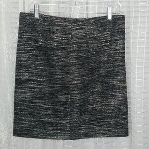 2/$25 or 3/$30 Grey and Black ANN TAYLOR above the knee skirt Sz6